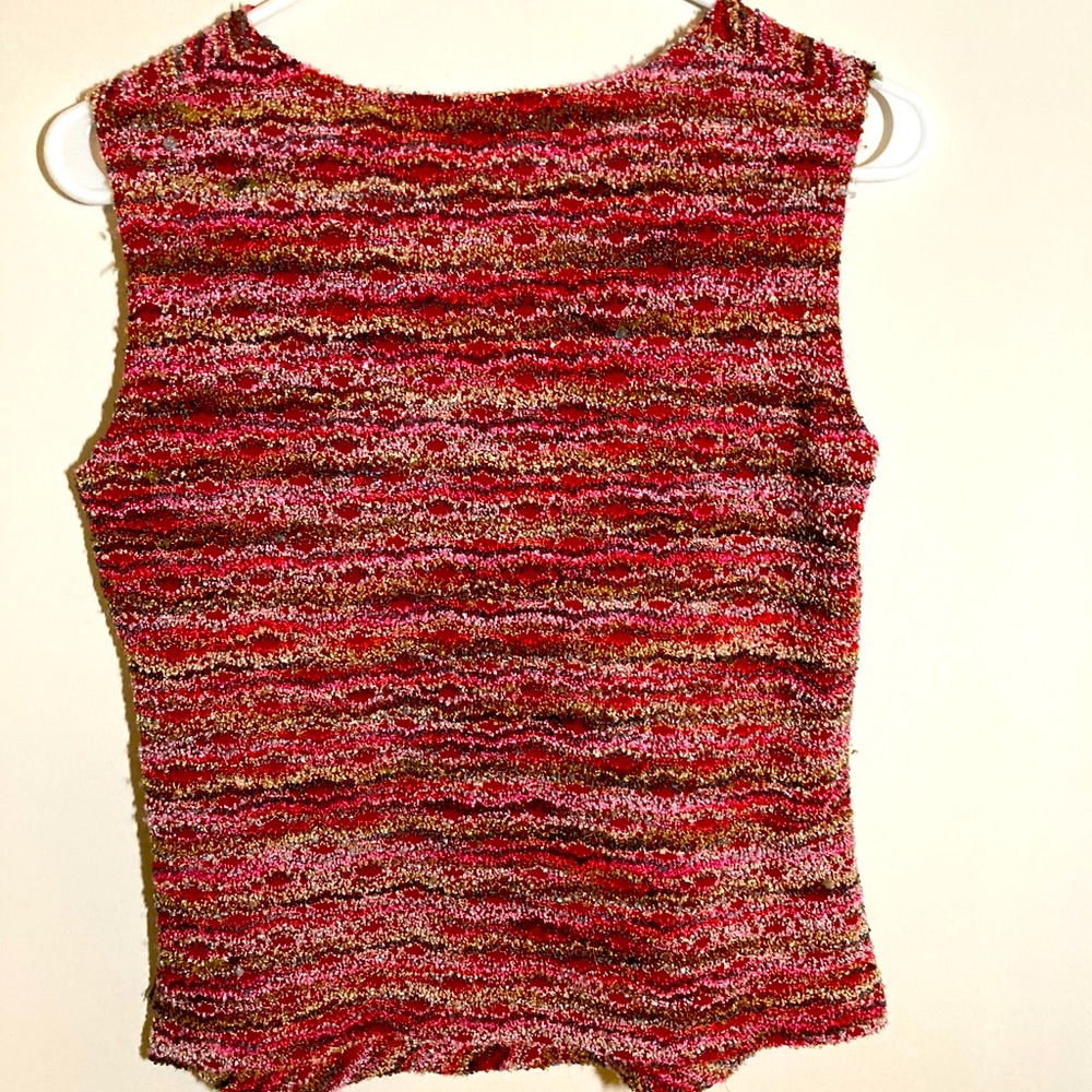 Red base shell with Multicolored Thread - Picture 2 of 2
